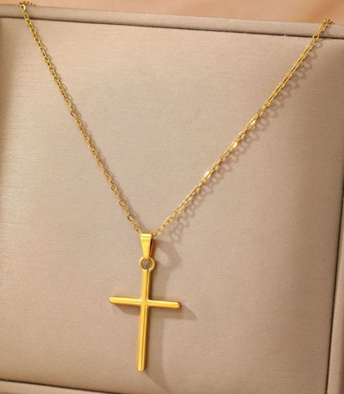 Collar gold cross