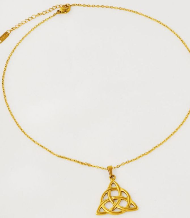 Collar gold triangle