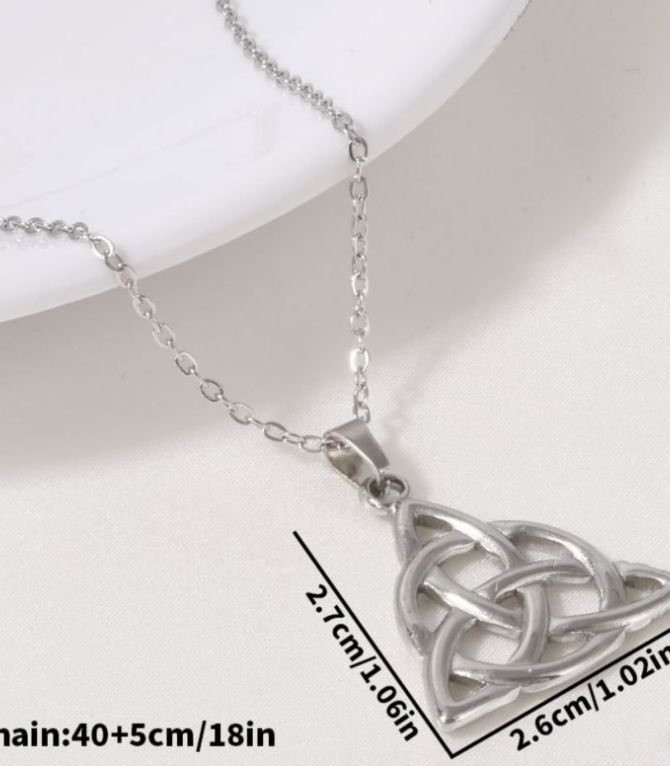 Collar silver triangle
