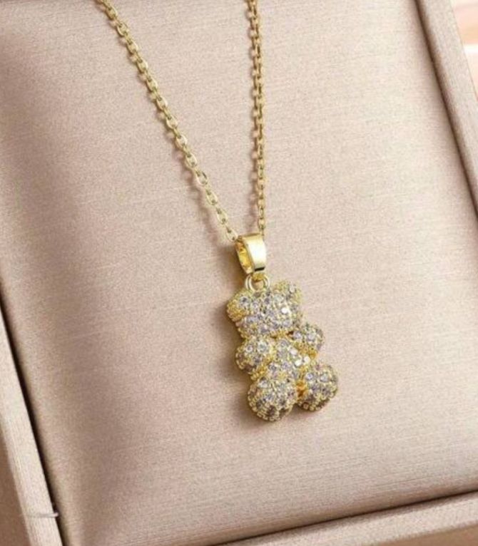 Collar diamond bear