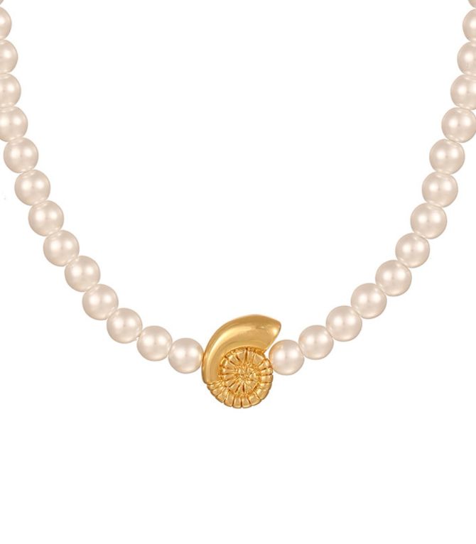 Collar conch pearl