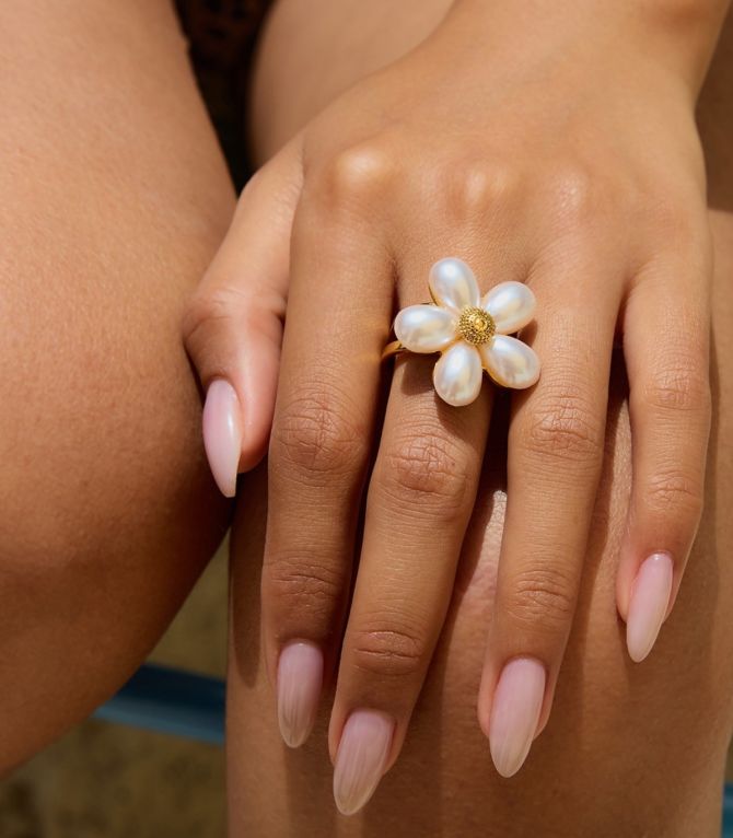 Anillo pearl flower