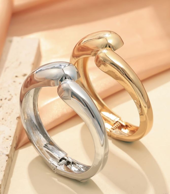 Brazalete dorado geométrico