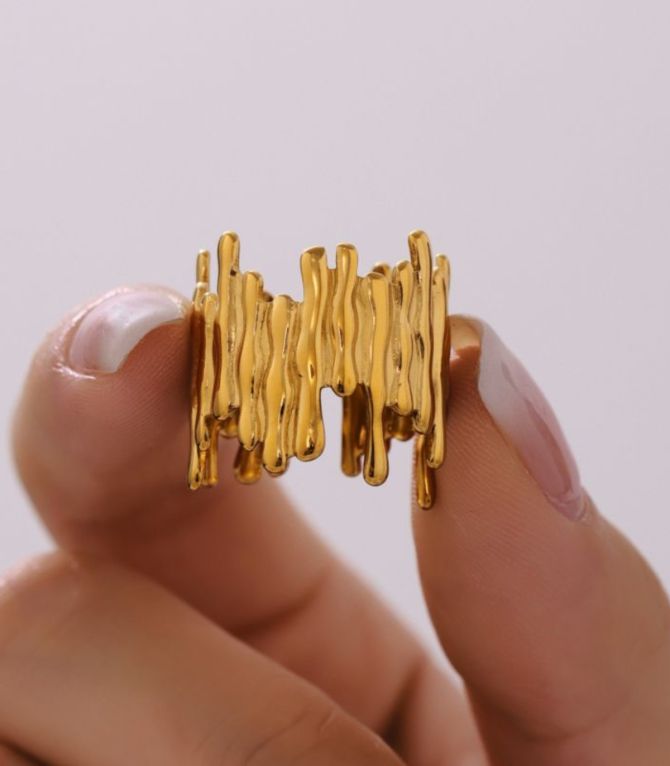 Anillo dorado irregular 7