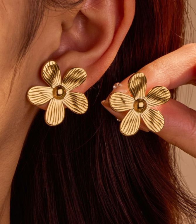 Aretes flower