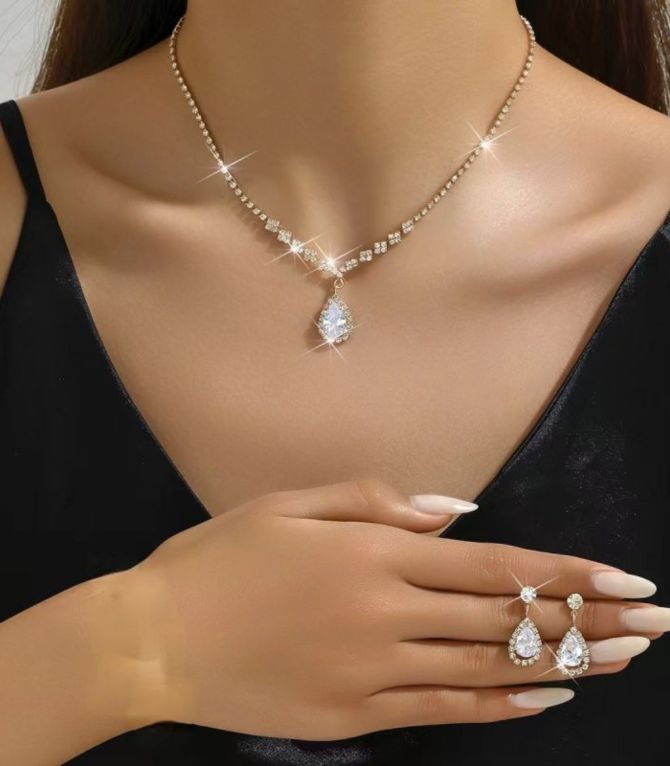 Collar y set aretes diamond