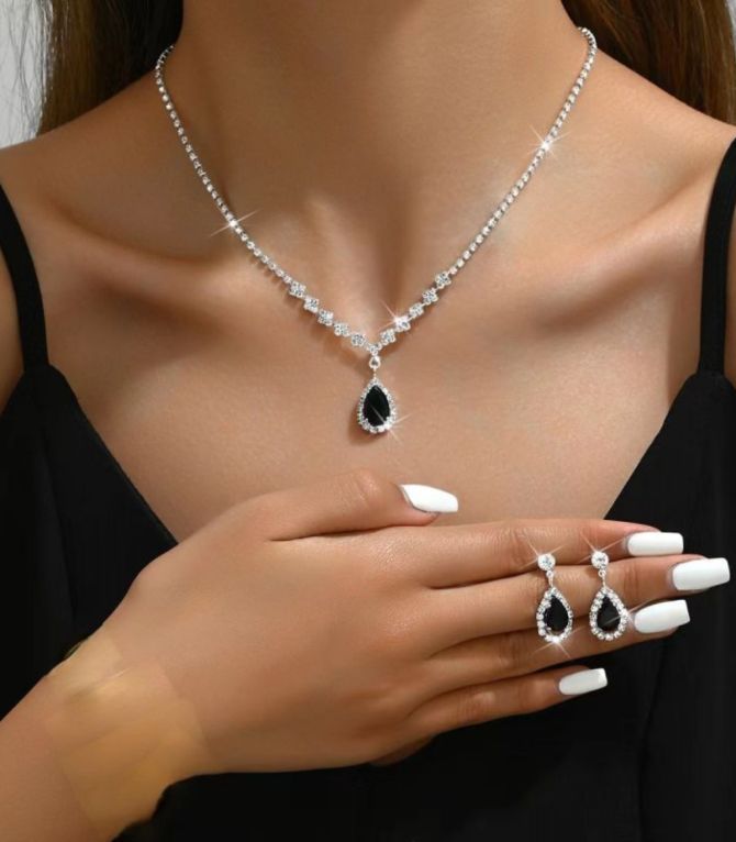 Collar y aretes black diamond drop