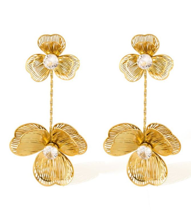 Aretes largos de pétalos
