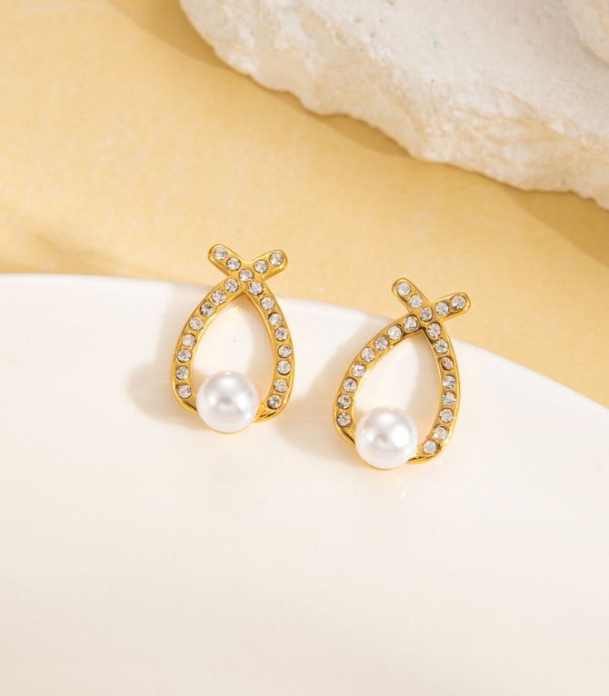Aretes diamond pearl cross