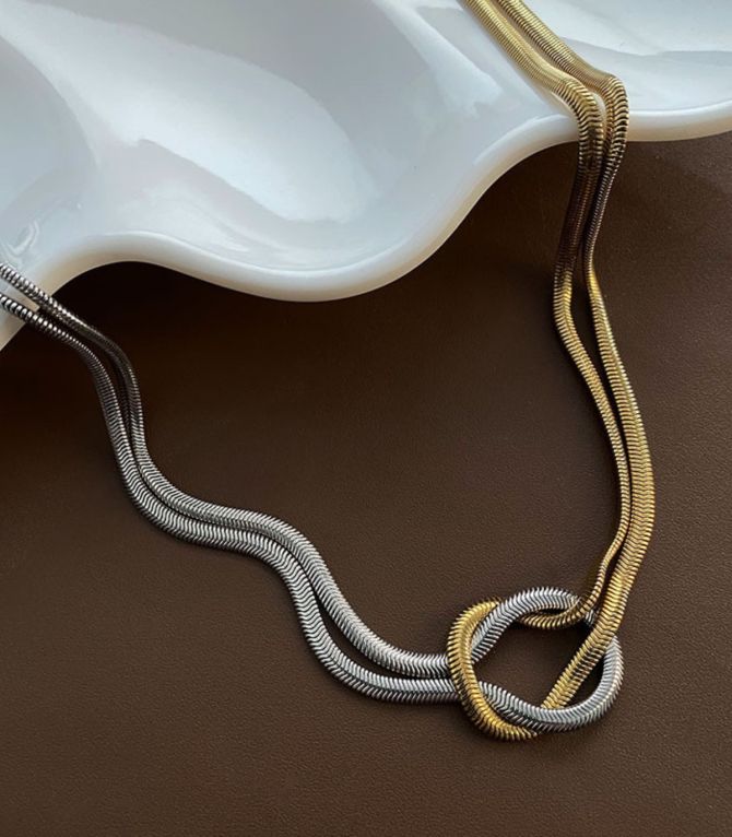 Collar double braided knot