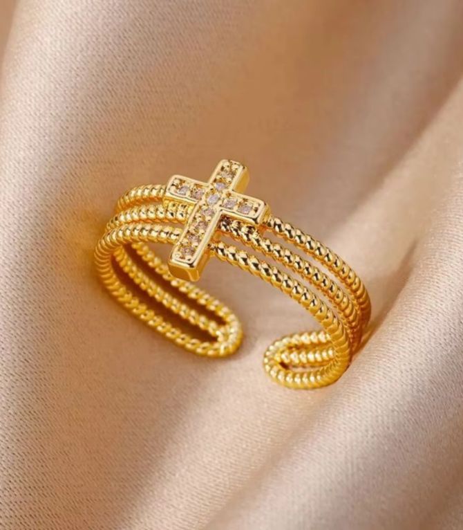 Anillo cruz con zirconias