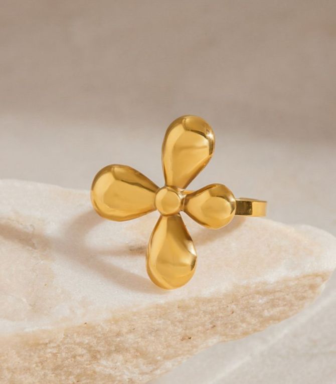 Anillo flor de acero