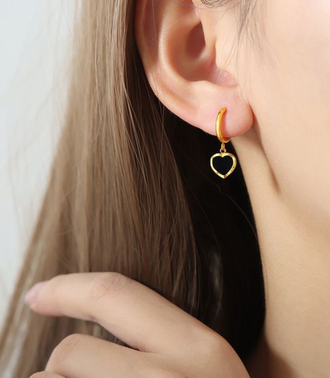 Aretes corazon negro