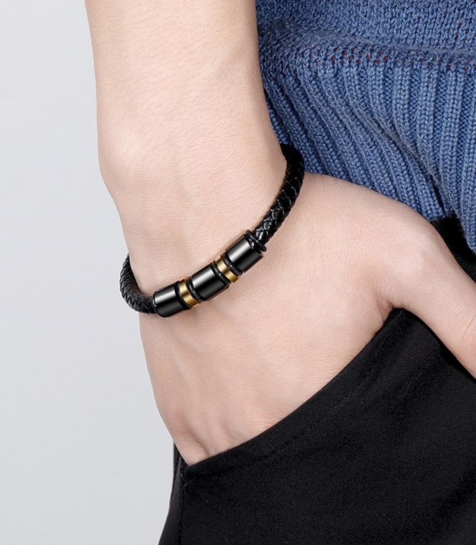 Brazalete tejido con acero