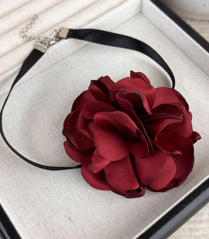 Choker flor roja