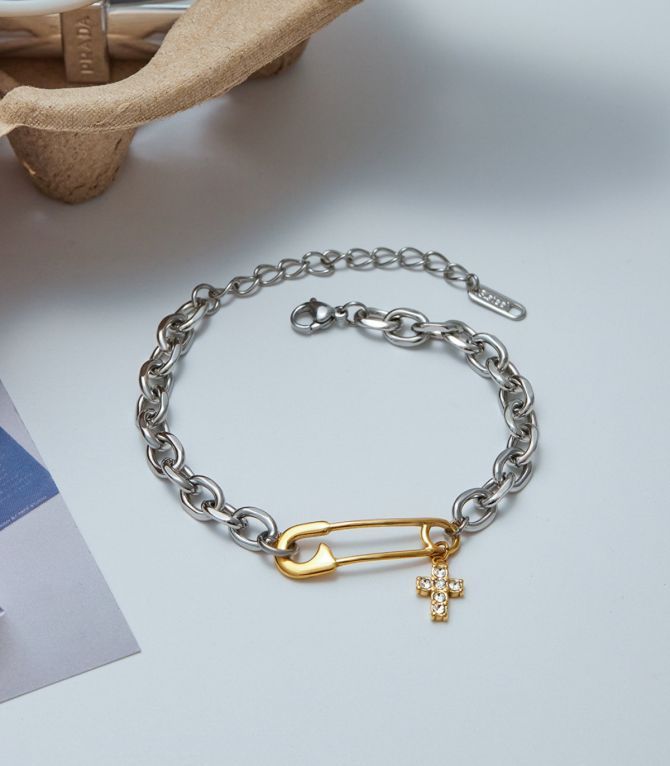 Brazalete diamond cross pin