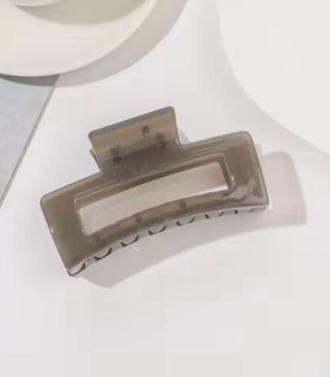 Broche gris