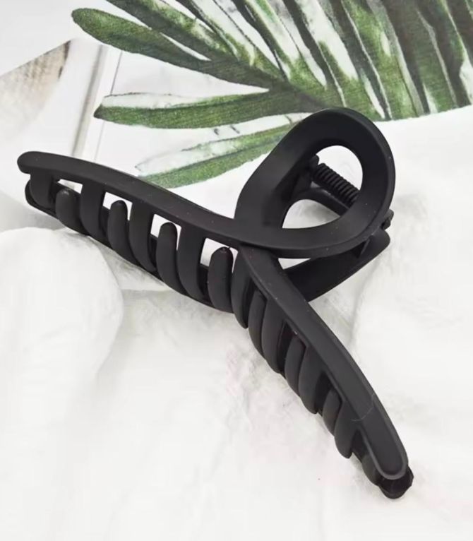 Broche negro