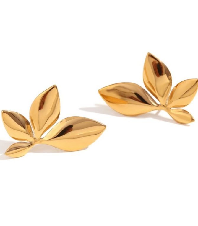 Aretes dorados hojas