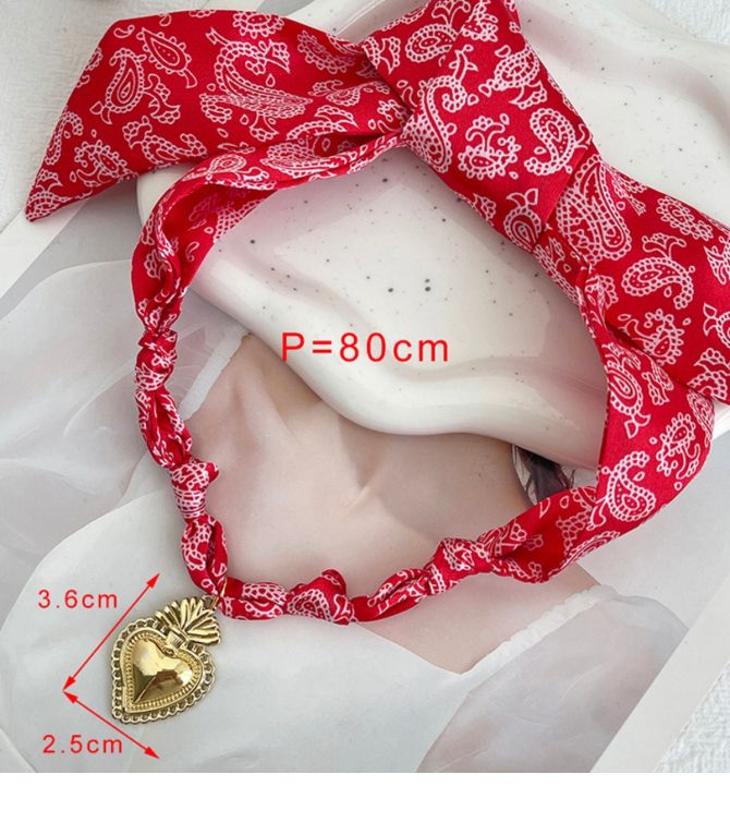 Collar textil corazón irregular