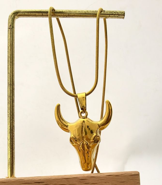 Collar bull head