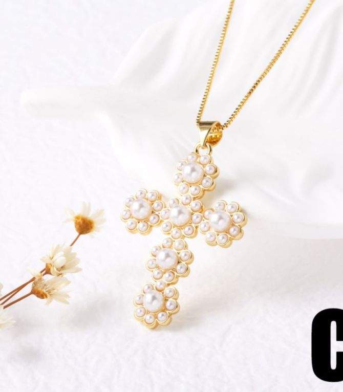 Collar cruz con perlas