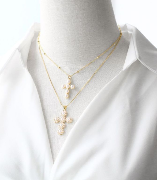 Collar cruz con perlas