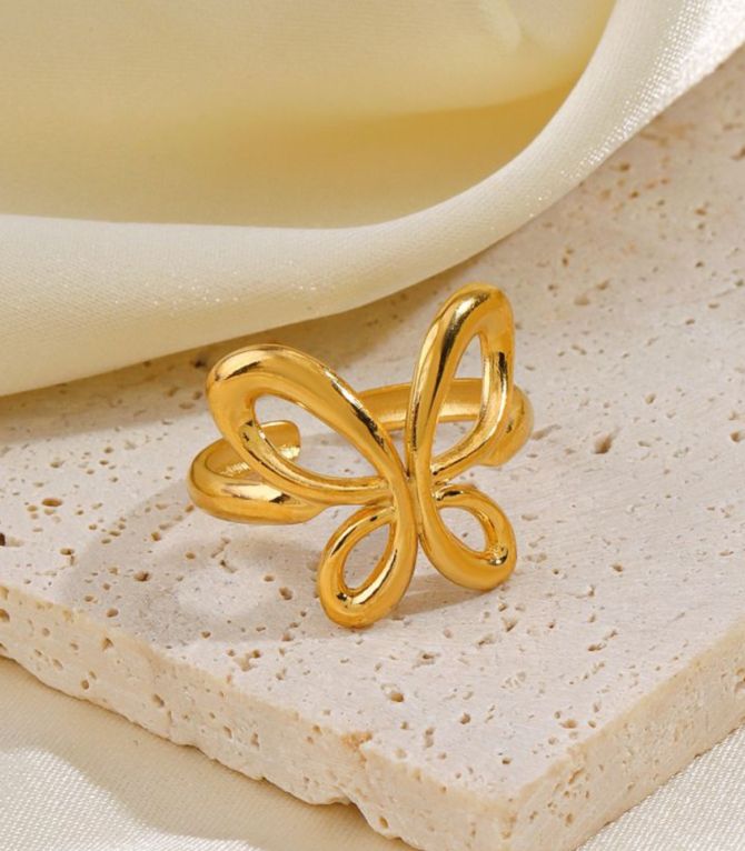 Anillo dorado mariposa