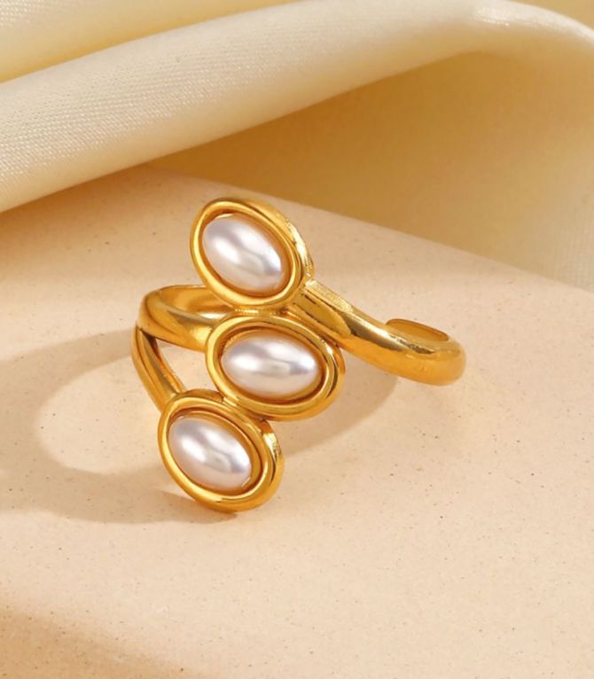Anillo con 3 perlas