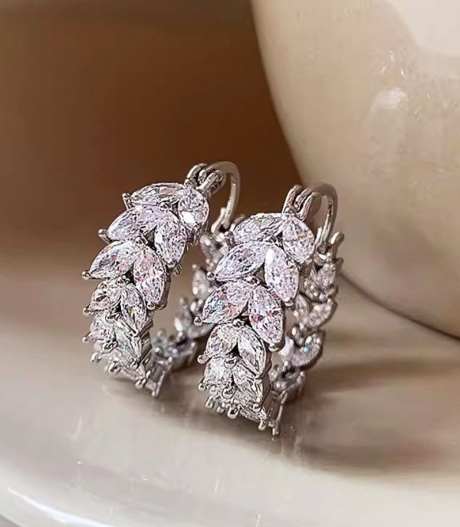 Aretes diamond leaf