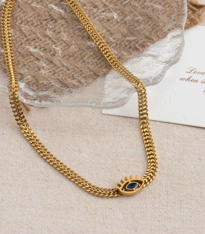 Collar diamond eye