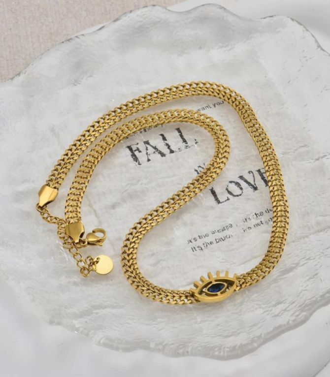 Collar diamond eye