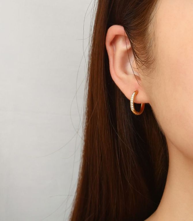 Aretes dorados con zirconias
