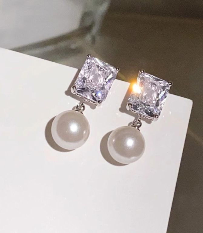 Aretes diamond pearl