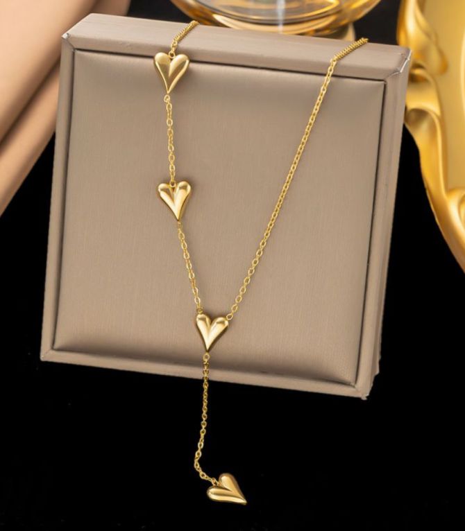 Collar heart tassel