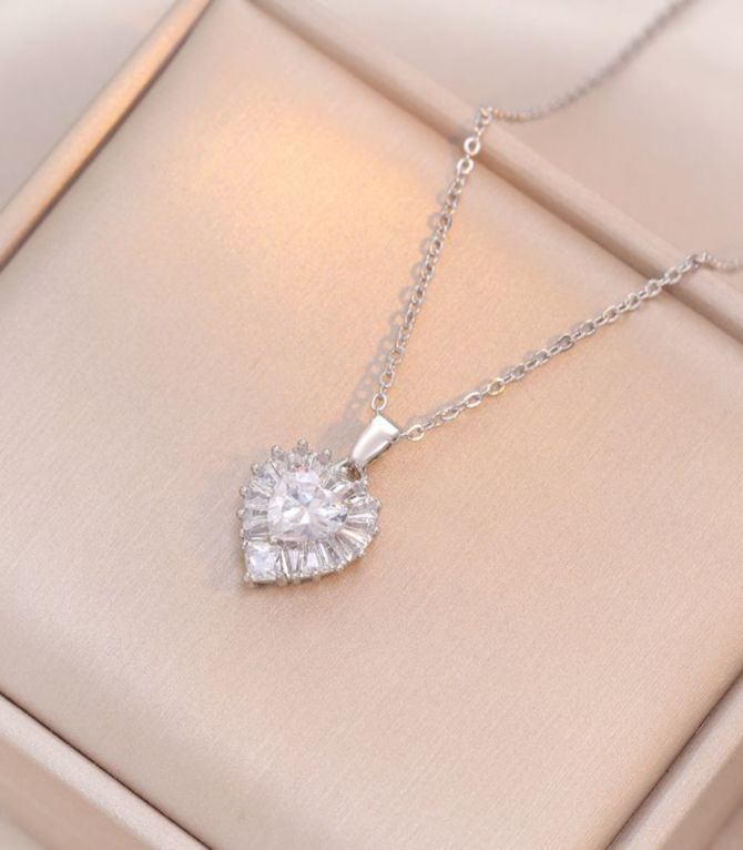 Collar diamond love