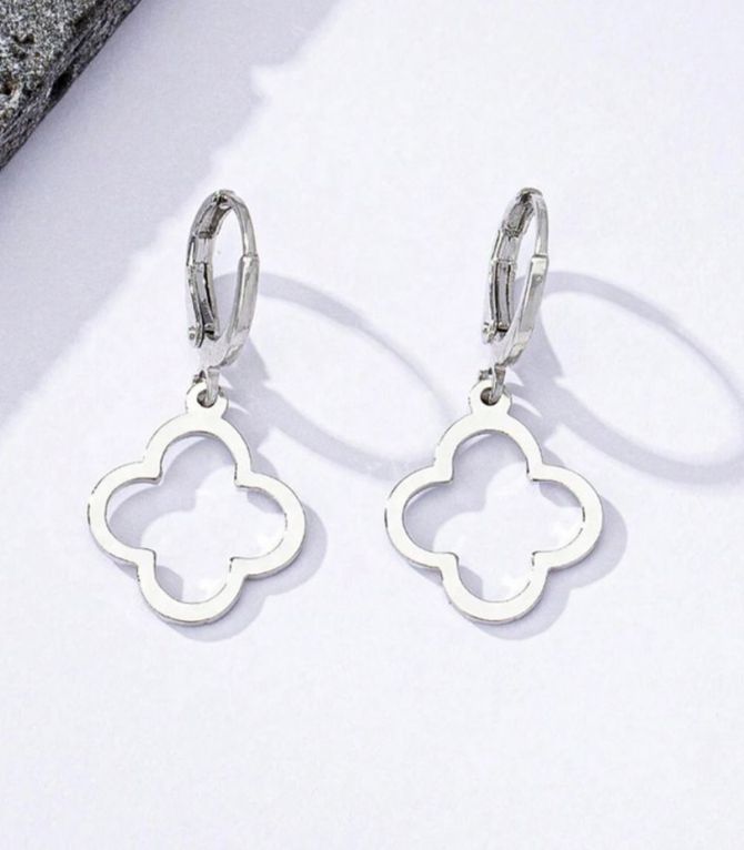 Aretes silver hollow clover