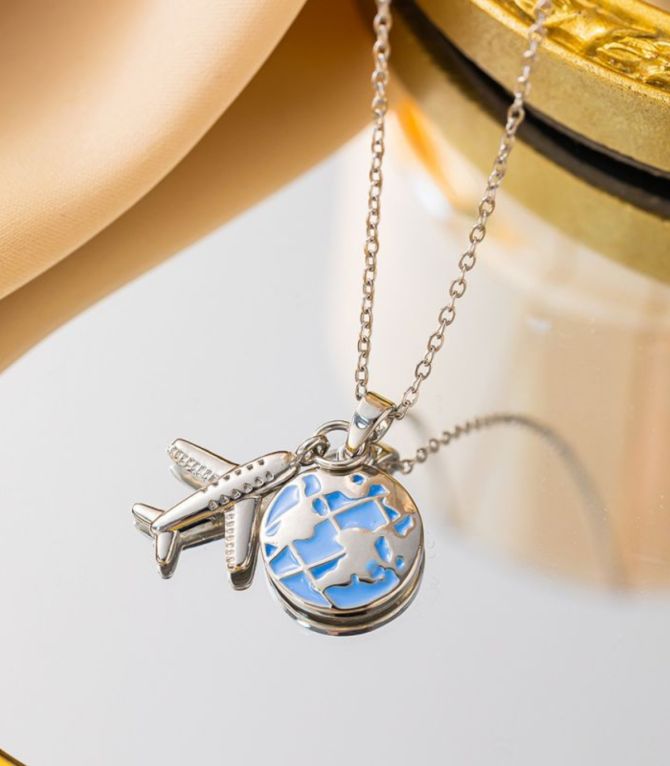 Collar silver airplane