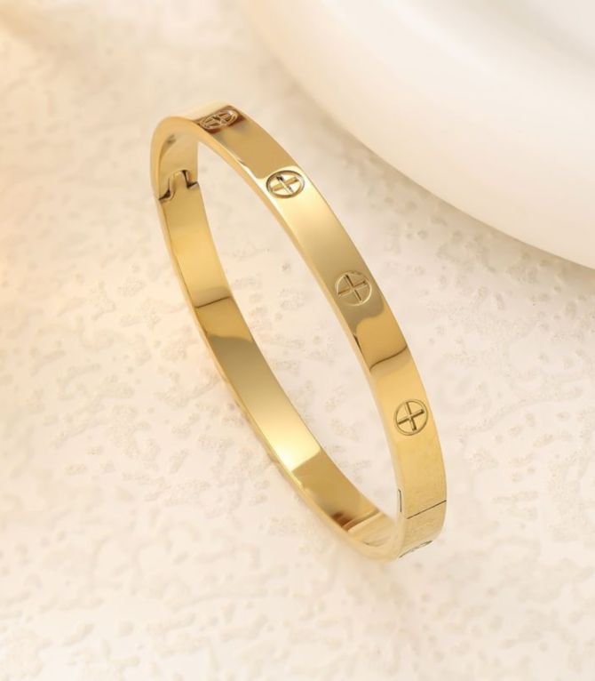 Brazalete cruz dorado