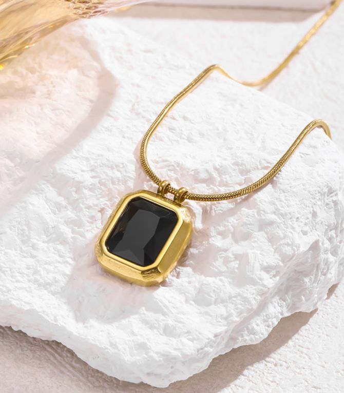 Collar black square