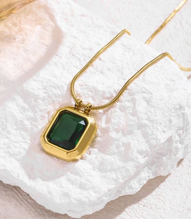Collar green square