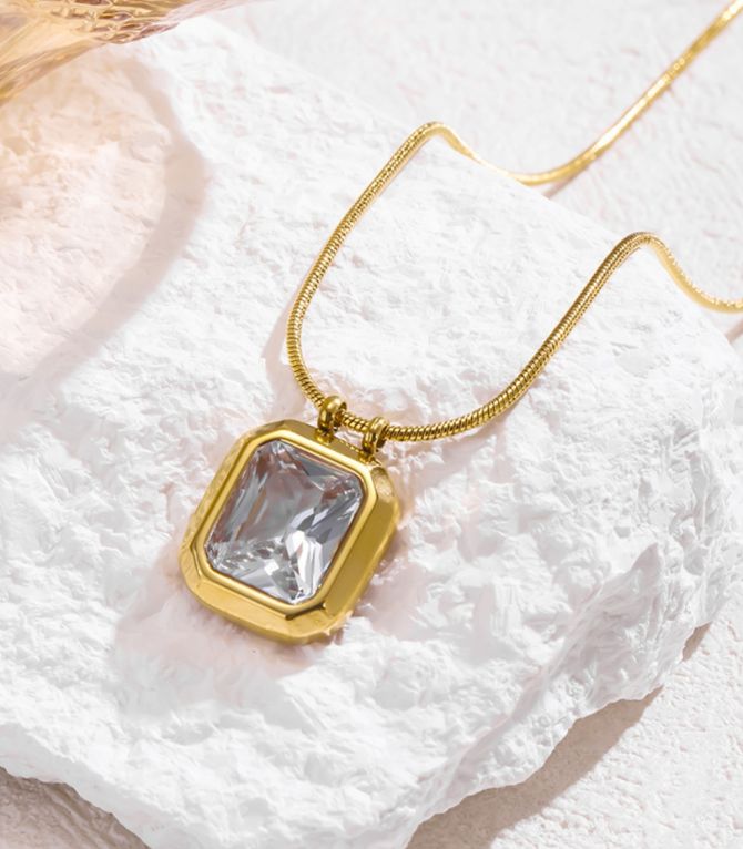Collar white square