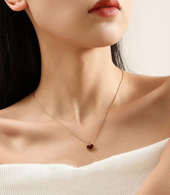 Collar corazón rojo
