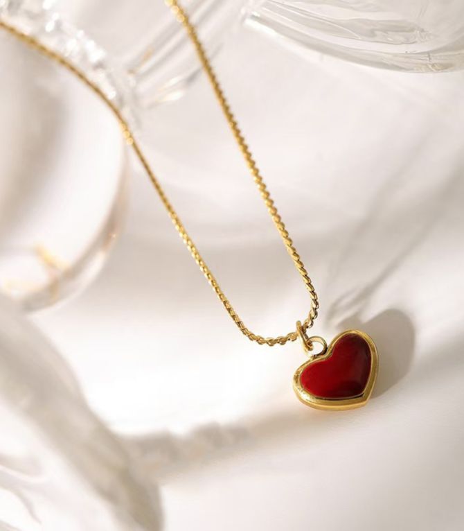 Collar corazón rojo