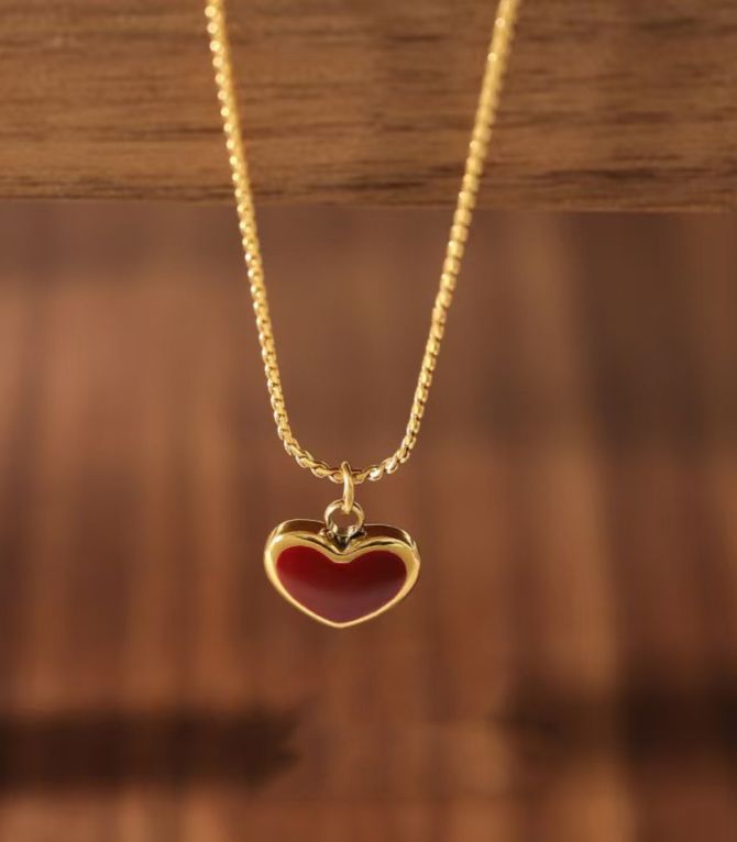 Collar corazón rojo