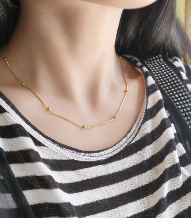 Collar gold beaded snake
