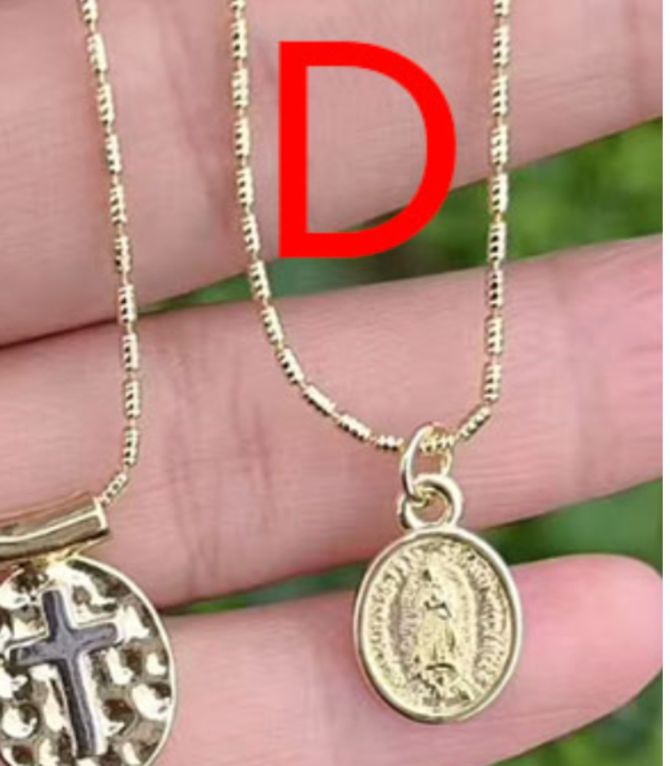 Collar dorado virgen d