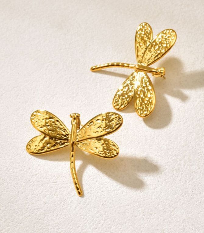 Aretes dorados libélula