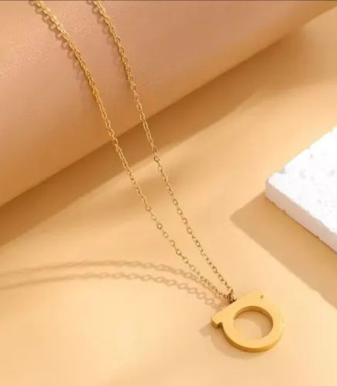 Collar dorado alphabet