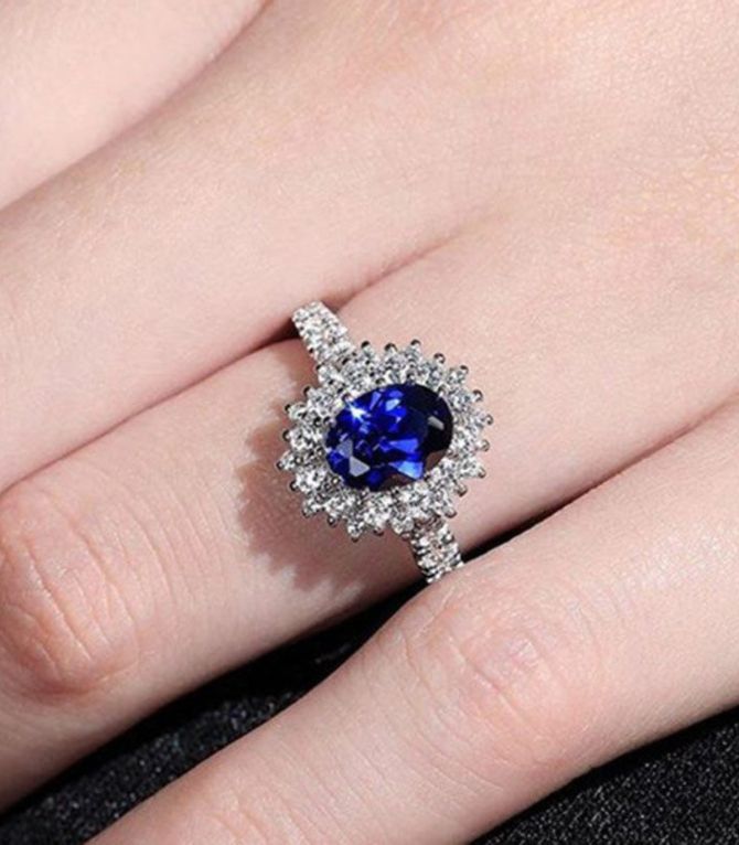 Anillo azul oval talla 7